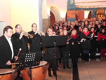 Gesang, Pauken und Trompeten waren vereint. Fotos: Johanna Blum