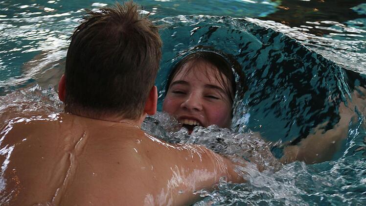 Das Abschleppen eines Verunglückten will gelernt sein. Fotos: Gerd Schaar