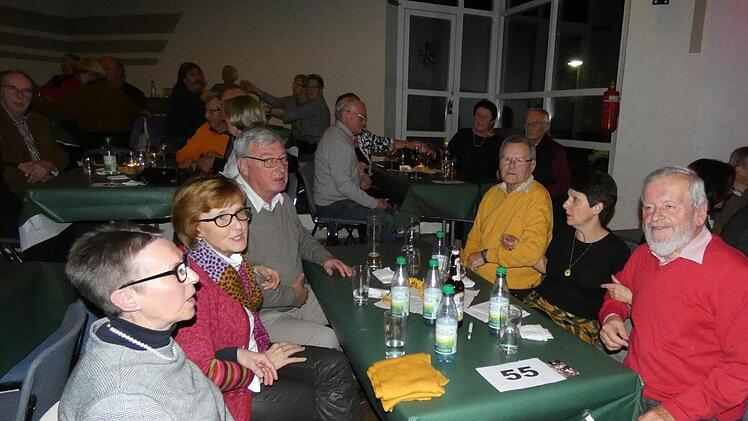 Viel mitgeschunkelt und gesungen wurde am Zeiler Abend im Rudolf-Winkler-Haus.