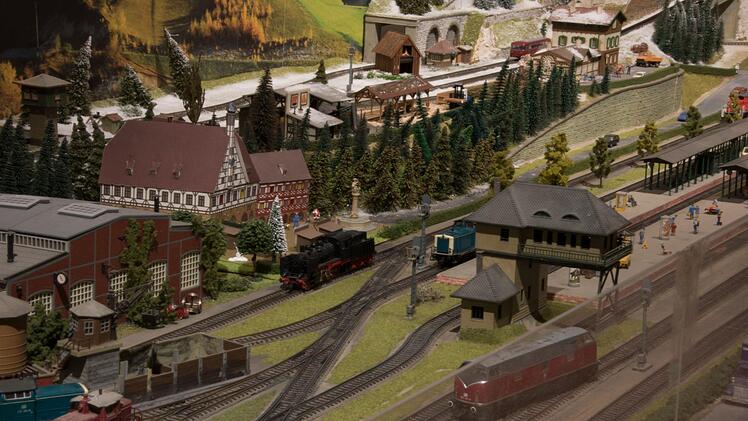 Die Eisenbahn-Ausstellung in der Kaiserpfalz zeigt ein Winterparadies mit Eisenbahnen, und historischen Lokomotiven. Fotos: Josef Hofbauerund
