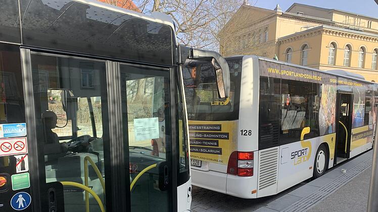 Bitte in der Mitte einsteigen: Bei Coburgs Stadtbussen bleibt der Vordereingang geschlossen.Oliver Schmidt