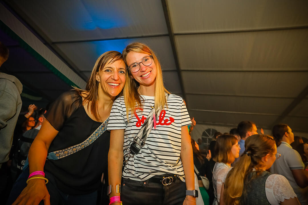 Samstagsparty im Festzelt!