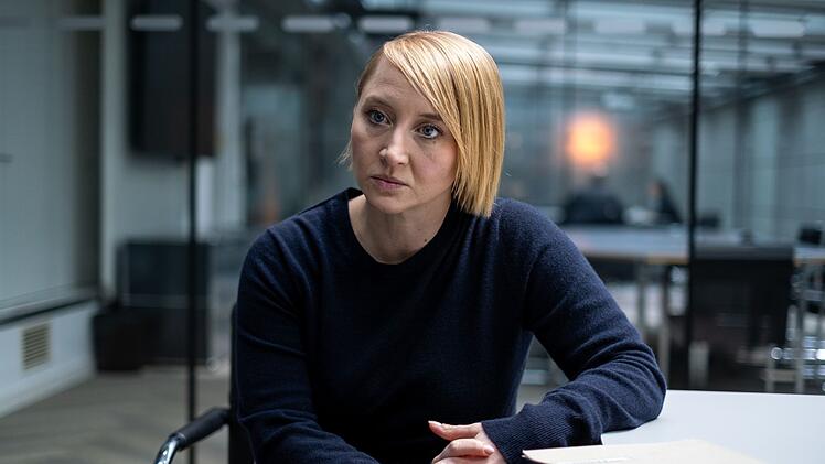 Nora Weiss (Anna Maria M&uuml;he) folgt in "Solo f&uuml;r Weiss - Gef&auml;hrliche Gew&auml;sser" wieder ihrer Intuition.