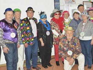 Zum dritten Mal vergaben die Eyrichshöfer bei ihrem närrischen Stadtteiltreff Faschingsorden an die Mitwirkenden. Foto: privat