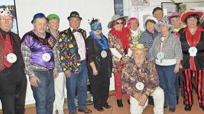 Zum dritten Mal vergaben die Eyrichshöfer bei ihrem närrischen Stadtteiltreff Faschingsorden an die Mitwirkenden. Foto: privat