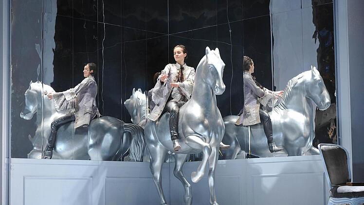 Szene aus dem "Rosenkavalier" am Landestheater Coburg.Foto: Andrea Kremper