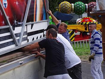 Das Breakdance wird in fünf Stunden abgebaut. Foto: Marco Meißner