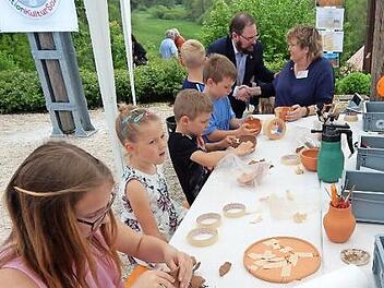 Die Kinder durften sich als Hobby-Archäologen versuchen, das machte ihnen viel Spaß.