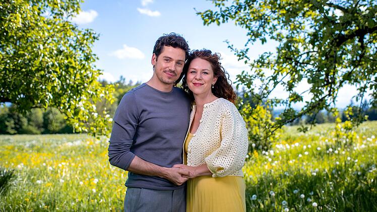 Fanny Schätzl (Johanna Graen) und Kilian Rudloff (Anthony Paul) sind das Traumpaar der 22. Staffel von "Sturm der Liebe". Doch gegensätzlicher könnten die Gärtnerin und der Koch kaum sein.