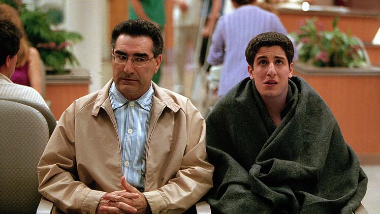 Der v&auml;terliche Sexualunterricht des M&ouml;chtegern-Daddy-Cool (Eugene Levy, links) bei seinem Sohn Jim (Jason Biggs) ist wieder einmal fehlgeschlagen.