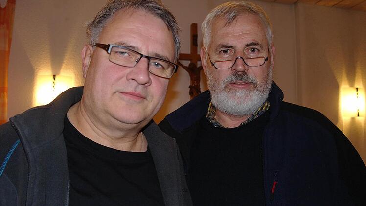 Der evangelische Pfarrer Gerd Kirchner (links) und Messner Jürgen Müller (rechts) leben schon seit Jahren die Ökumene und bereiten nun offiziell die erste ökumenische Sternsingeraktion vor. Foto: Stephanie Elm