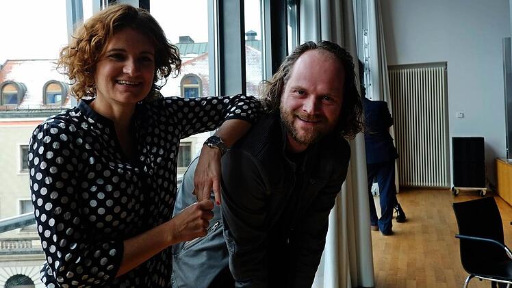 Verstehen sich auch außerhalb des Tatorts super: Eli Wasserscheid und Andreas Leopold Schadt. Foto: Nikolas Pelke