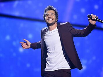 Amir geht mit seinem Song "J'ai Cherché" für Frankreich an den Start. Foto: Britta Pedersen/dpa