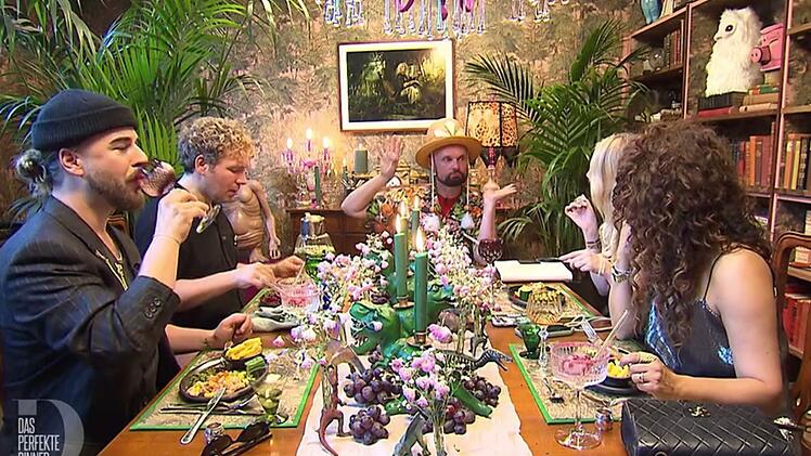 Bunt, bunter, am buntesten: An Tag 4 treffen sich die Deko-Profis bei Rolf (53) in D&uuml;sseldorf.