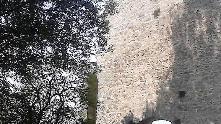 Markante Sehenswürdigkeit auf der Strecke: Die Ruine Heilingskirche.