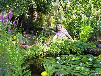 Salome Scholtens und 15 weitere Gartenbesitzer in Fatschenbrunn erwarten ihre Gäste zum Tag der offenen Gartentür am Sonntag, 24. Juni, von 10 bis 17 Uhr. Im Oberauracher Gemeindeteil präsentierten Gartenbesitzer und privaten Anlagen. Foto: Sabine Weinbeer