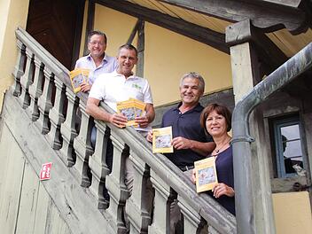 Die neue Mitarbeiterin Doris Kratz stellte den Bürgermeistern von Adelsdorf, Röttenbach und Hemhofen am Donnerstag das neue Programm vor. Fotos: Franziska Rieger