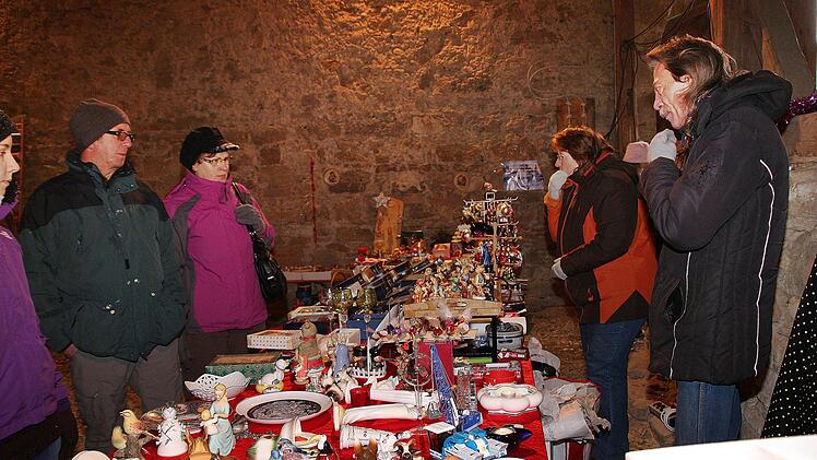 Der Adventsmarkt ist bisher so ziemlich die einzige Veranstaltung, die das  Jahr über in der Zehntscheune in Poppenlauer stattfindet. Foto: Dieter  Britz