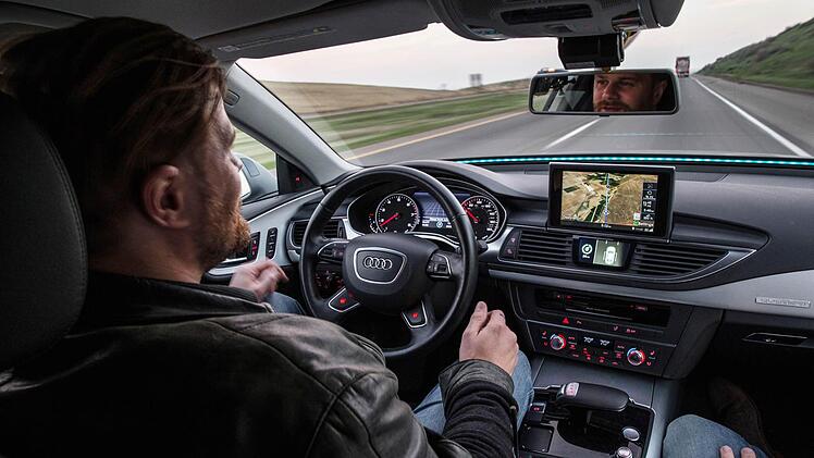 Das mit zahlreichen Sensoren aufgerüstete Fahrzeug mit dem Spitznamen "Jack"Foto: Jim Fets, Audi AG, dpa
