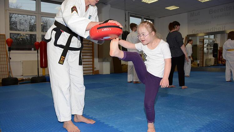 Mara Trapp macht beim Taekwon-Do unter Anleitung von Eva Christ-Kunz gute Fortschritte. Foto: Dagmar Besand