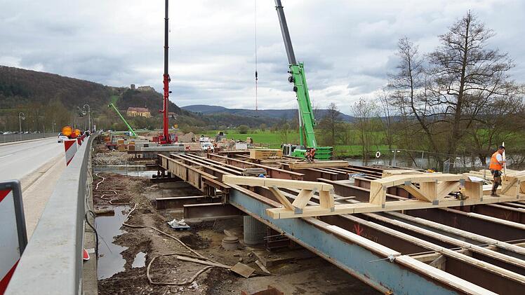 Stahlträger geben der Holzschalung halt.Foto: Arkadius Guzy