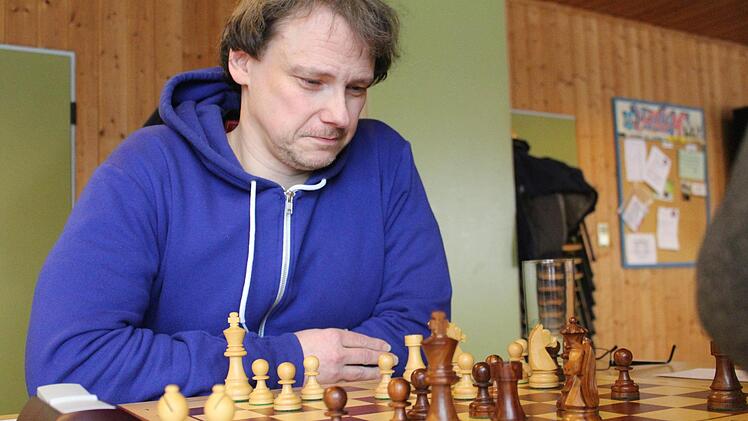 Trotz seines Siegs stand Kurt-Georg Breithut der Sinn nicht nach übermäßiger Freude. Sein Team SK Michelau hatte zu dem Zeitpunkt schon verloren. Foto: Häggberg