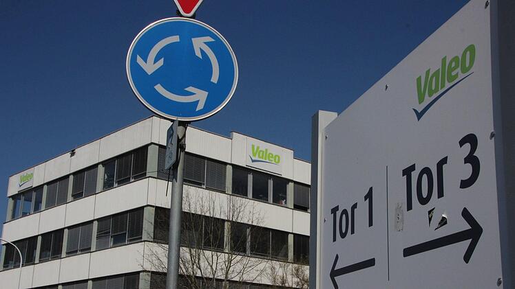 Nachdem unter den Valeo-Mitarbeitern in den vergangenen Wochen die wildesten Gerüchte kursierten, hat eine Vereinbarung zwischen Betriebsrat und Werksleitung jetzt Klarheit geschaffen. Die Firma will die Corona-Krise mit Kurzarbeit überwinden. Der Arbeitgeber erhöht die staatliche Unterstützung für die Beschäftigten um zehn Prozent. Foto: Eckehard Kiesewetter