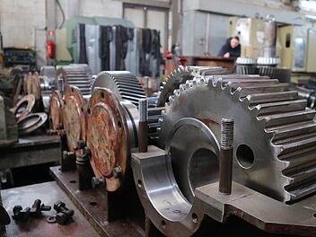 Maschinenbau, Fabrikhalle, Fertigung, Produktion, Schleifgerät