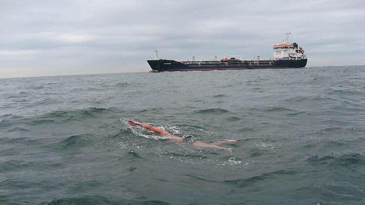 Drei Mal hat Peter Hücker schon vergeblich versucht, den Ärmelkanal zu durchschwimmen.  Fotos: privat