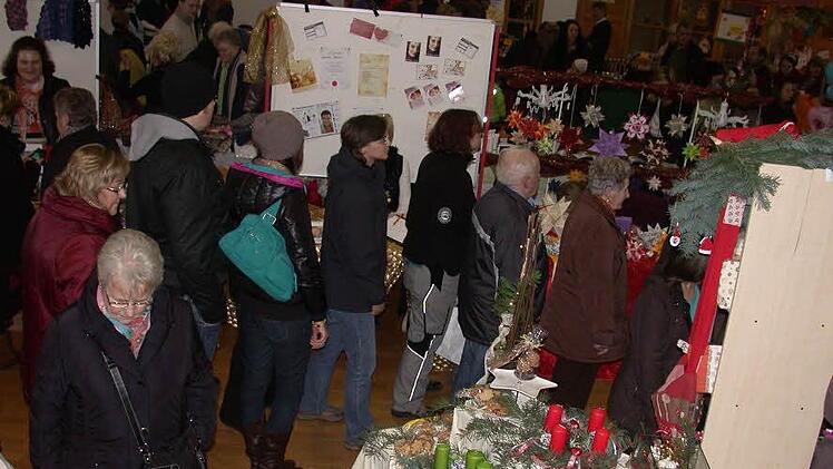 Der Weihnachtsmarkt im Rentweinsdorfer Marktsaal darf künftig nicht mehr am Volkstrauertag stattfinden.