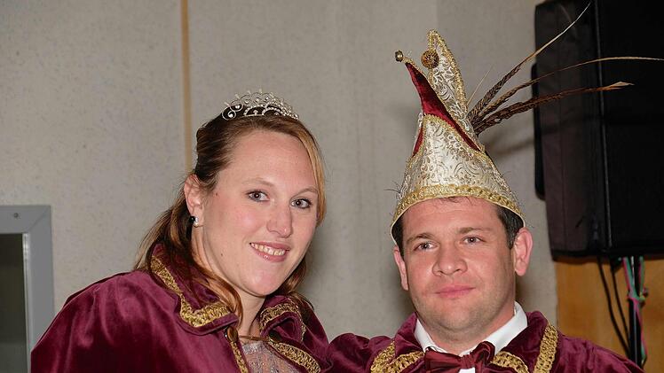 Das neue Prinzenpaar der FGS: Katharina I und Alexander I "von den Holzwürmern". Foto: Gerd Schaar