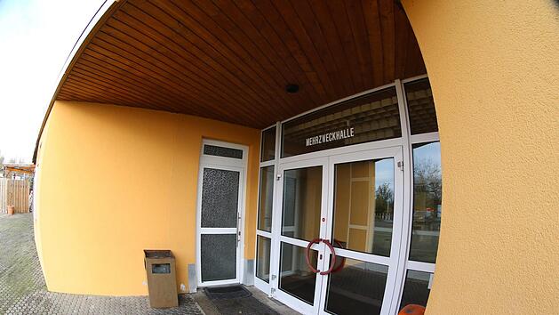 F&uuml;r eine von vier Varianten bez&uuml;glich der Sanierung der M&uuml;nnerst&auml;der Mehrzweckhalle m&uuml;ssen sich die M&uuml;nnerst&auml;dter Stadtr&auml;te am 17. Dezember entscheiden. Am 6. Dezember werden die Fraktionen diesbez&uuml;glich zu einem Gespr&auml;ch geladen. Thomas Malz