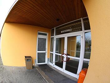 Für eine von vier Varianten bezüglich der Sanierung der Münnerstäder Mehrzweckhalle müssen sich die Münnerstädter Stadträte am 17. Dezember entscheiden. Am 6. Dezember werden die Fraktionen diesbezüglich zu einem Gespräch geladen. Thomas Malz