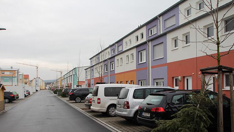 Parkplätze könnte es in dem Neubaugebiet mehr geben.  Foto: Andreas Dorsch