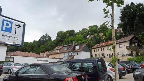 Vom Krahenberg-Parkplatz in der unteren Stadt könnte eine Seilbahn die Gäste barrierefrei zur Festung Rosenberg bringen.