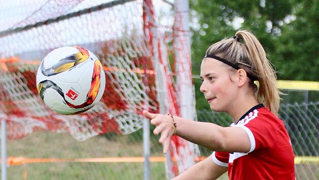 Nach ihrem zweiten Kreuzbandriss muss Lea Schneider (im Bild) erneut lange auf ihren geliebten Fu&szlig;ball verzichten.Sebastian Schmitt