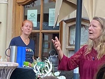 Referentin Michaele Maack (rechts) und Christine Ebert-Booms aus dem Kneipp-Vorstand Bad Kissingen.