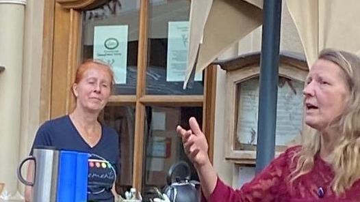 Referentin Michaele Maack (rechts) und Christine Ebert-Booms aus dem Kneipp-Vorstand Bad Kissingen.