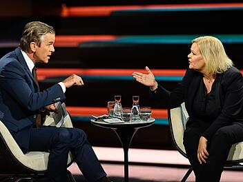Bei "Markus Lanz" zählte Nancy Faeser die vielen Erfolge auf, die sie ihrer Meinung nach als Bundesinnenministerin für sich verbuchen konnte. Markus Lanz hingegen fragte kritisch nach.