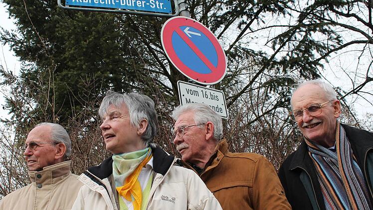 Kurt Glatt, Marita und Armin Weinsziehr sowie Theo Götz haben den Verkehr im Blick.