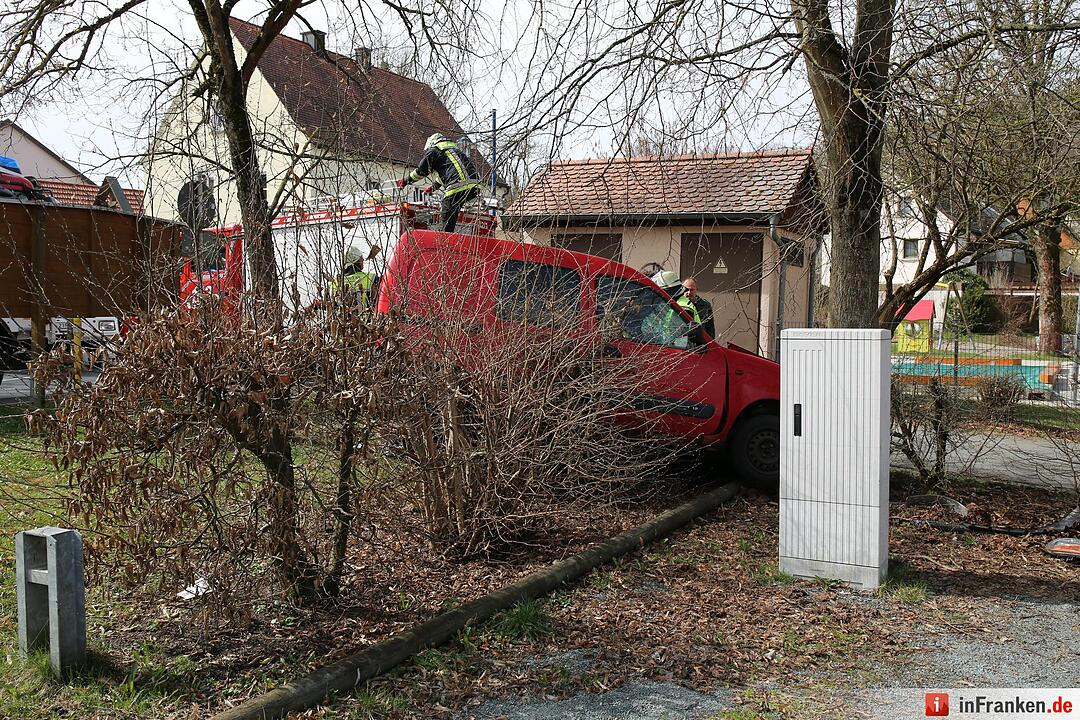 Marktschorgast: Vor Polizei geflüchtet und gegen Baum geprallt