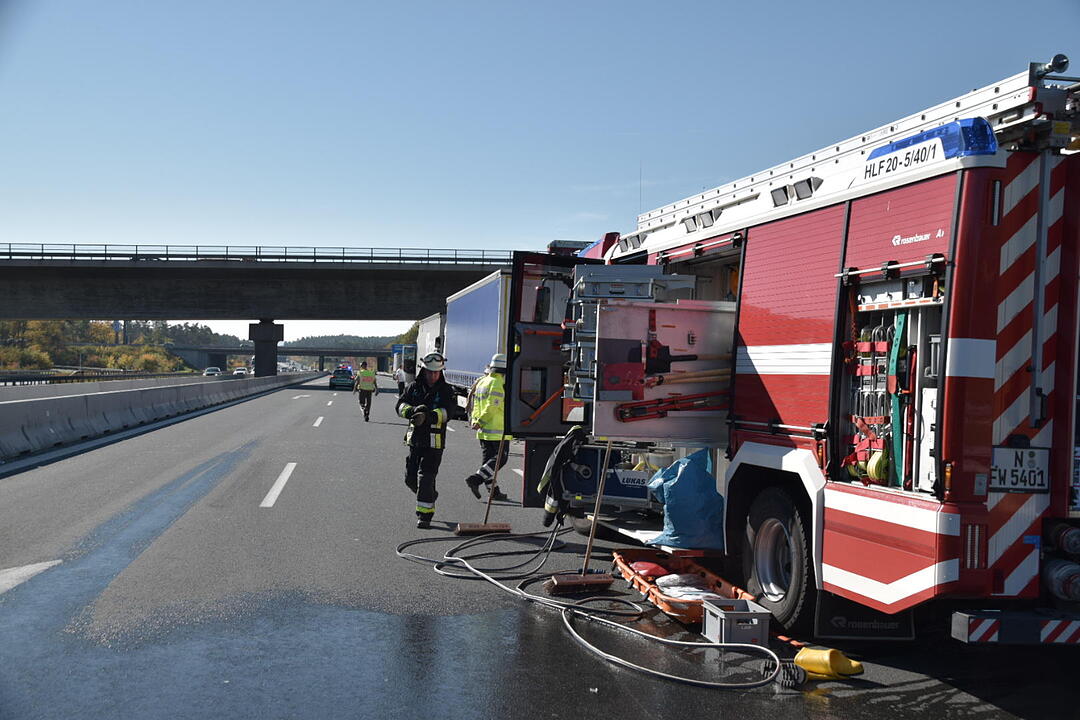 A6 bei Nürnberg: Kleintransporter fährt auf Stauende auf – Fahrer stirbt noch an Unfallstelle