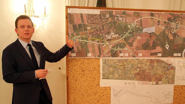 Ein Thema, das Bürgermeister Tobias Ehrlicher vor rund 75 Teilnehmern im Jagdschloss ansprach, war der Ausbau der St 2205. Dass sich dieser bis 2024 hinziehen soll, nannte Ehrlicher "nicht akzeptabel".Bettina Knautz