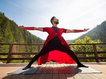 MIt Yoga-Übungen zum Kindheitshelden