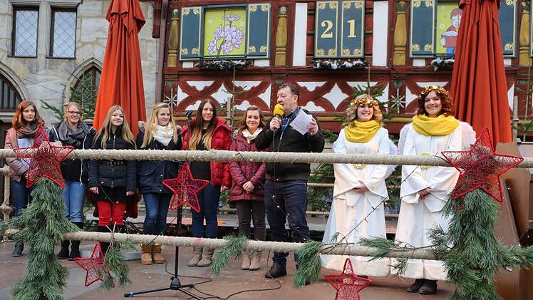 Eröffnung der Himmelswerkstatt auf der Rathaus-Bühne. Foto: Barbara Herbst