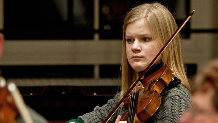 Unter Leitung von Hans Stähli probt das Orchester der "Musikfreunde Neustadt".Foto: Jochen Berger