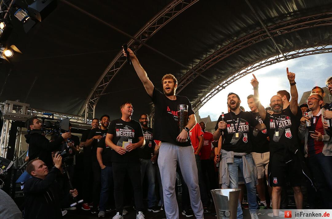 So feiern die Brose Baskets