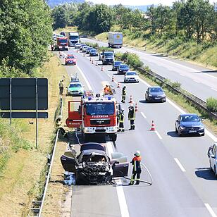Maserati brennt auf A73 bei Eggolsheim