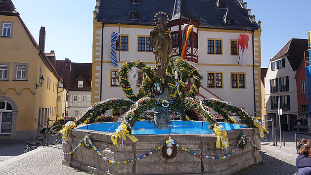 Osterbrunnen schm&uuml;cken: Ursprung und Bedeutung der Tradition