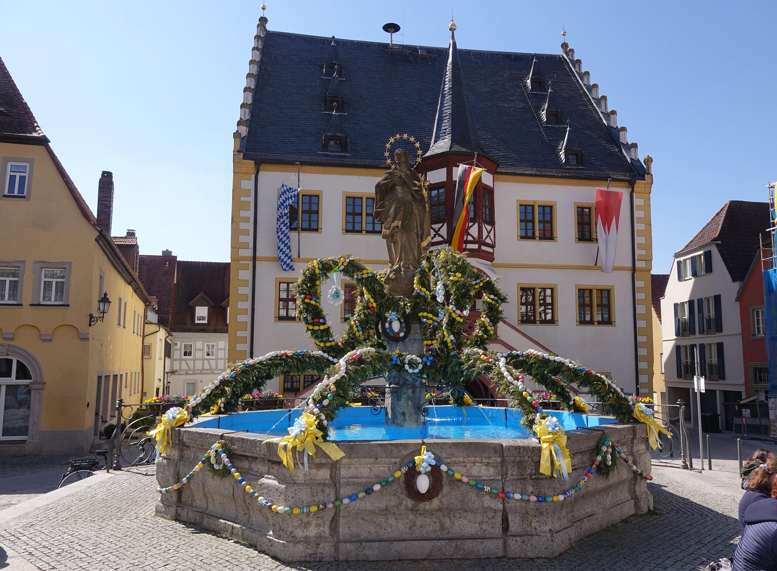Osterbrunnen schmücken: Ursprung und Bedeutung der Tradition